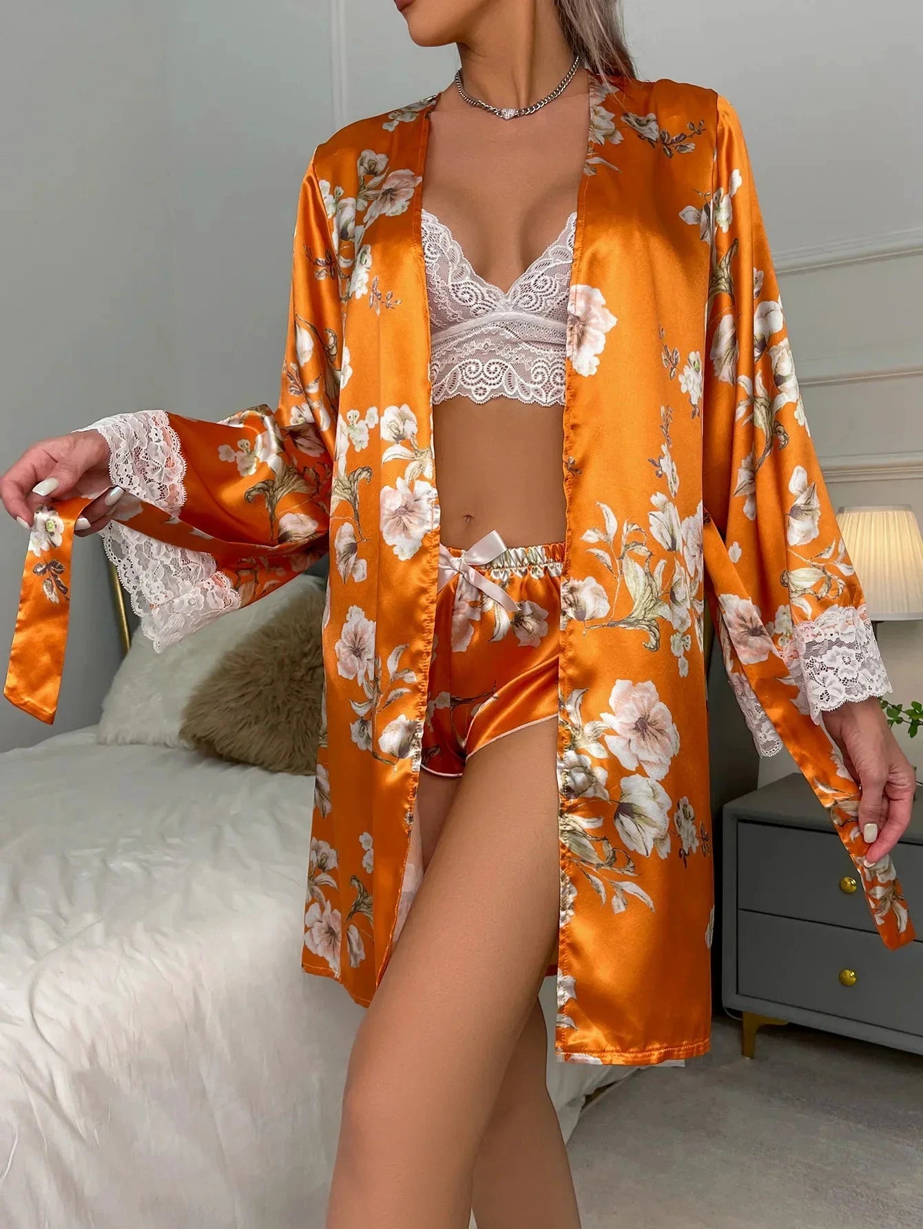 Les Secrets de Léa – Pyjama satin dentelle avec kimono Laly - LSDLBoutique