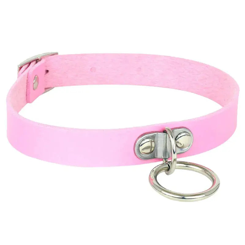 Collier ras du cou en PU rose avec anneau métallique et rivets, style goth punk