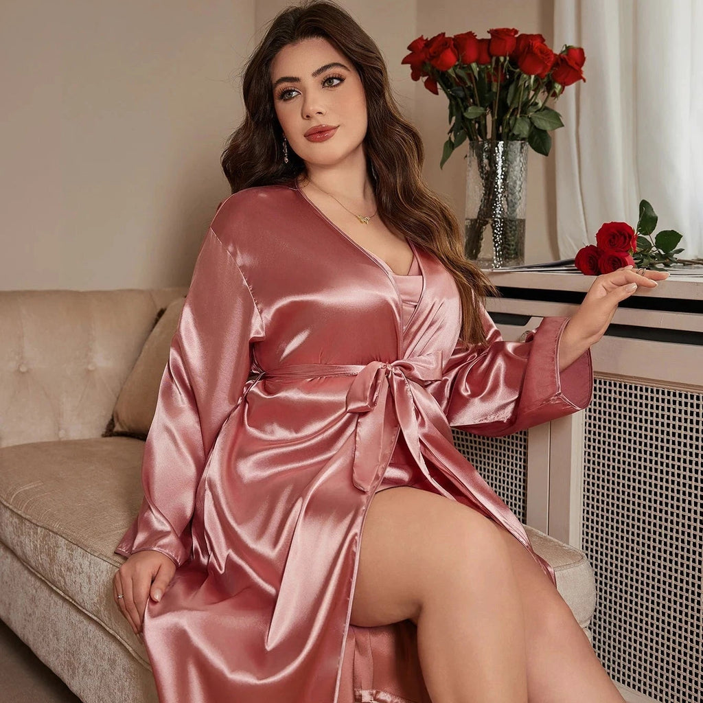 Les Secrets de Léa – Chemise de Nuit Satinée Grande Taille Rose – Chôchô - LSDLBoutique