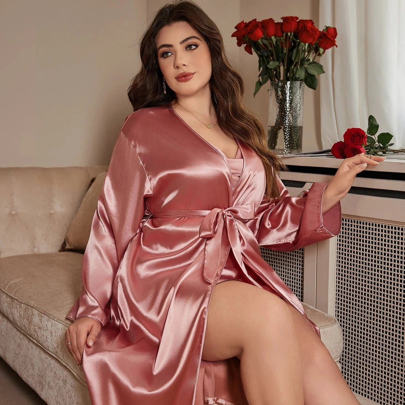Les Secrets de Léa – Chemise de Nuit Satinée Grande Taille Rose – Chôchô - LSDLBoutique