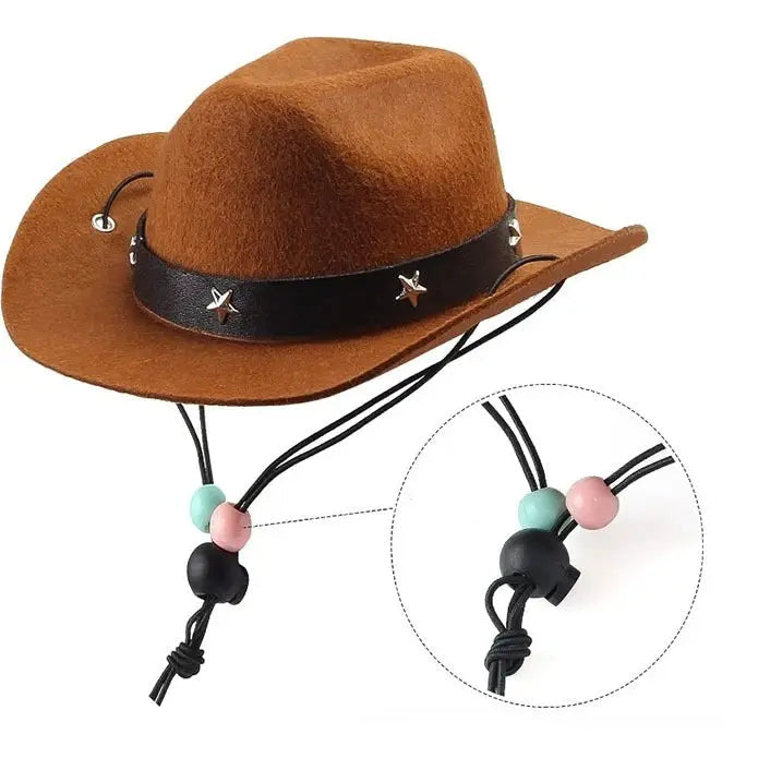Chapeau cowboy pour chien et chat avec écharpe-bandana; feutre marron, bande noire à étoiles et cordons à perles pastel