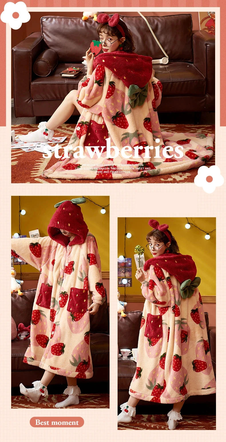Pyjama d’hiver polaire à capuche motif fraise – robe et pantalon - LSDLBoutique