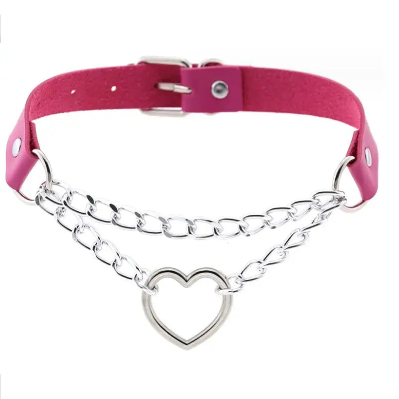 Choker en PU rose avec double chaîne argentée et pendentif cœur, style gothique punk.