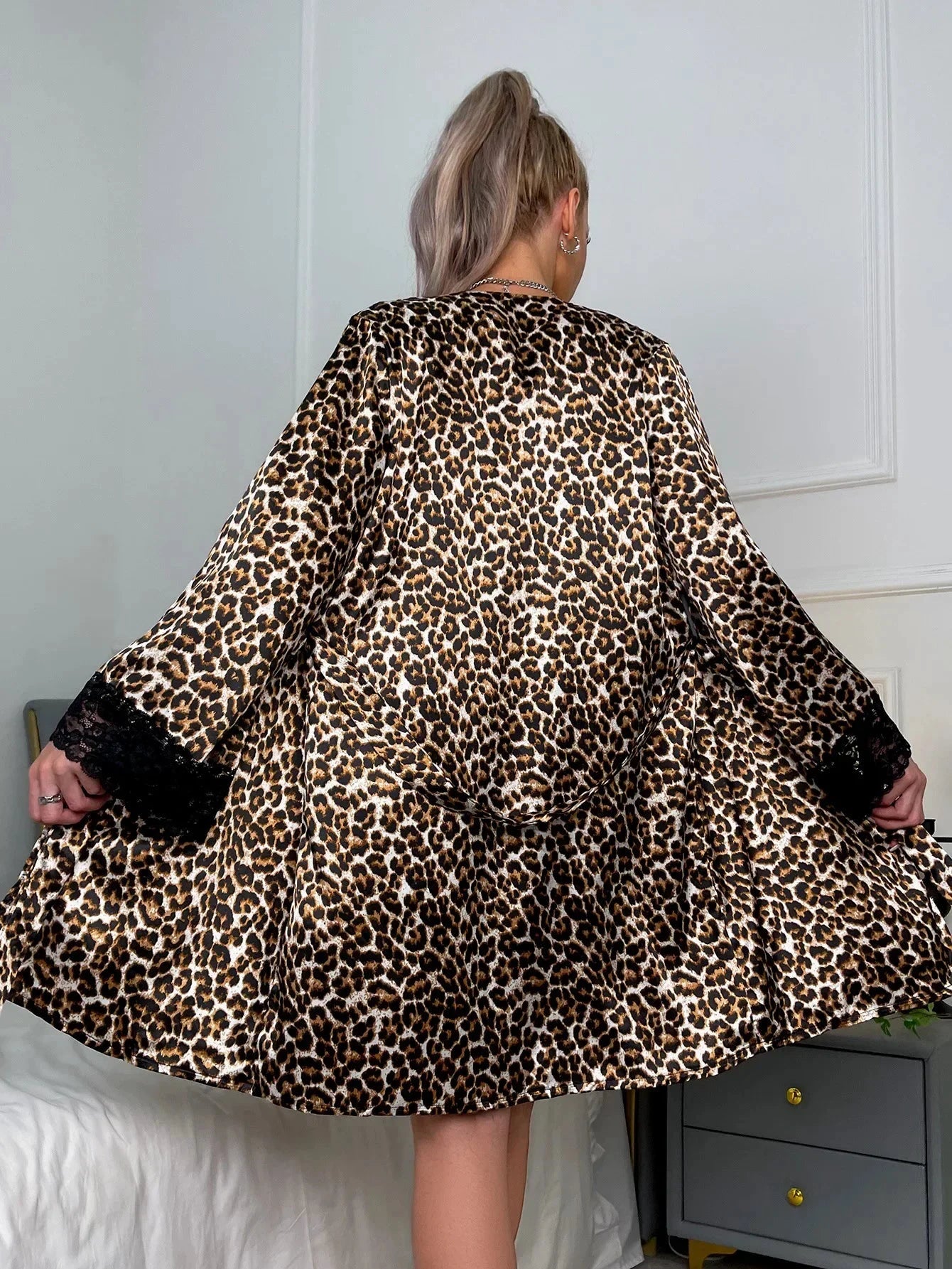 Les Secrets de Léa – Pyjama satin dentelle avec kimono Laly - LSDLBoutique