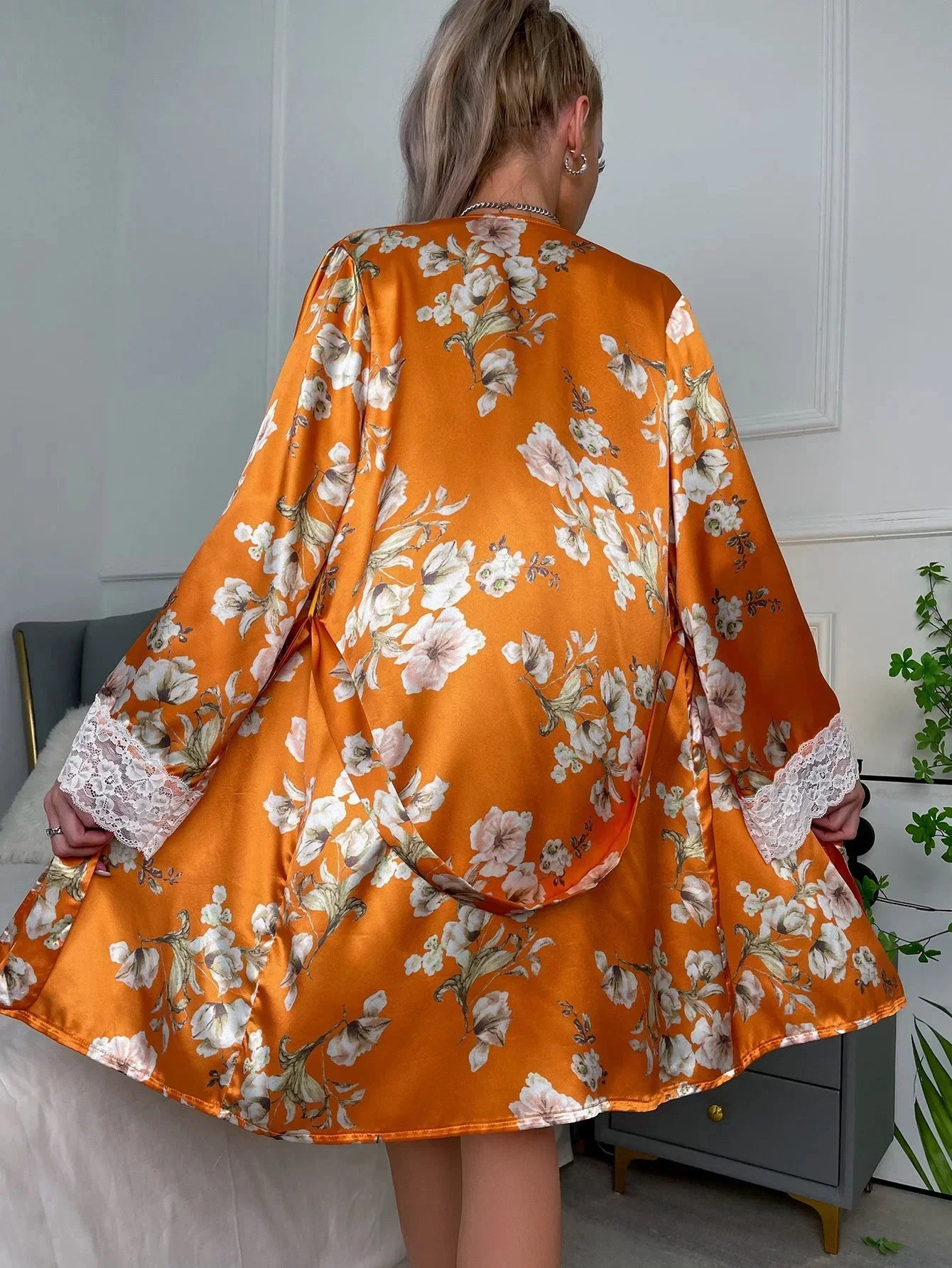 Les Secrets de Léa – Pyjama satin dentelle avec kimono Laly - LSDLBoutique