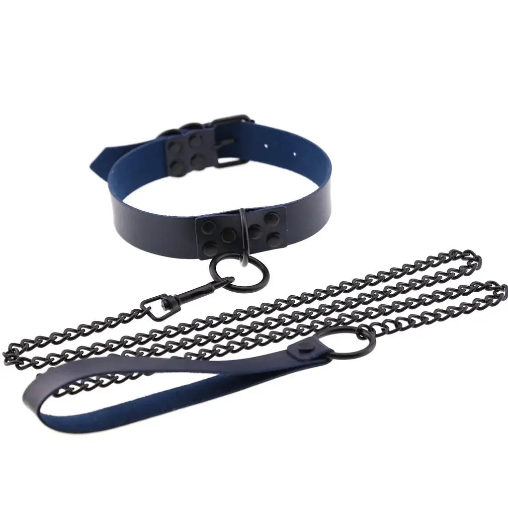 Collier de laisse en cuir synthétique bleu, style gothique punk avec chaîne et anneau.