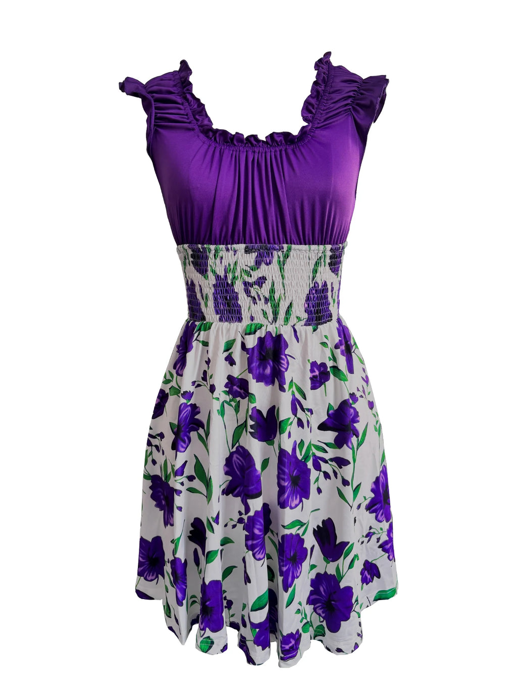 Robe femme LSDLBoutique, haut violet satiné à smocks, ceinture smockée et jupe imprimée fleurs violettes sur fond blanc.