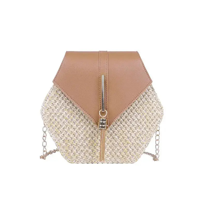 Sac à main hexagonal en paille tressée, rabat cuir tan et chaîne dorée LSDLBoutique