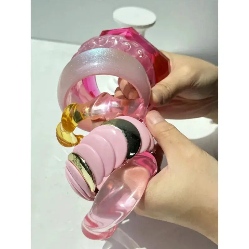 Ensemble de bracelets en résine géométrique, translucides et multicolores (rose et jaune), collection été