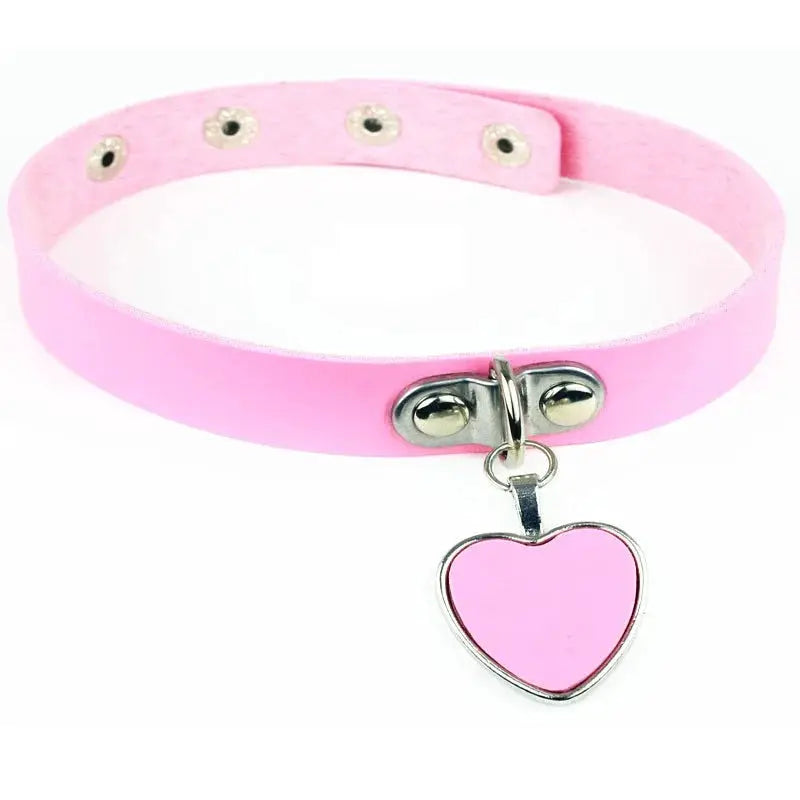 Collier ras du cou en PU rose avec pendentif cœur argenté, marque LSDLBoutique