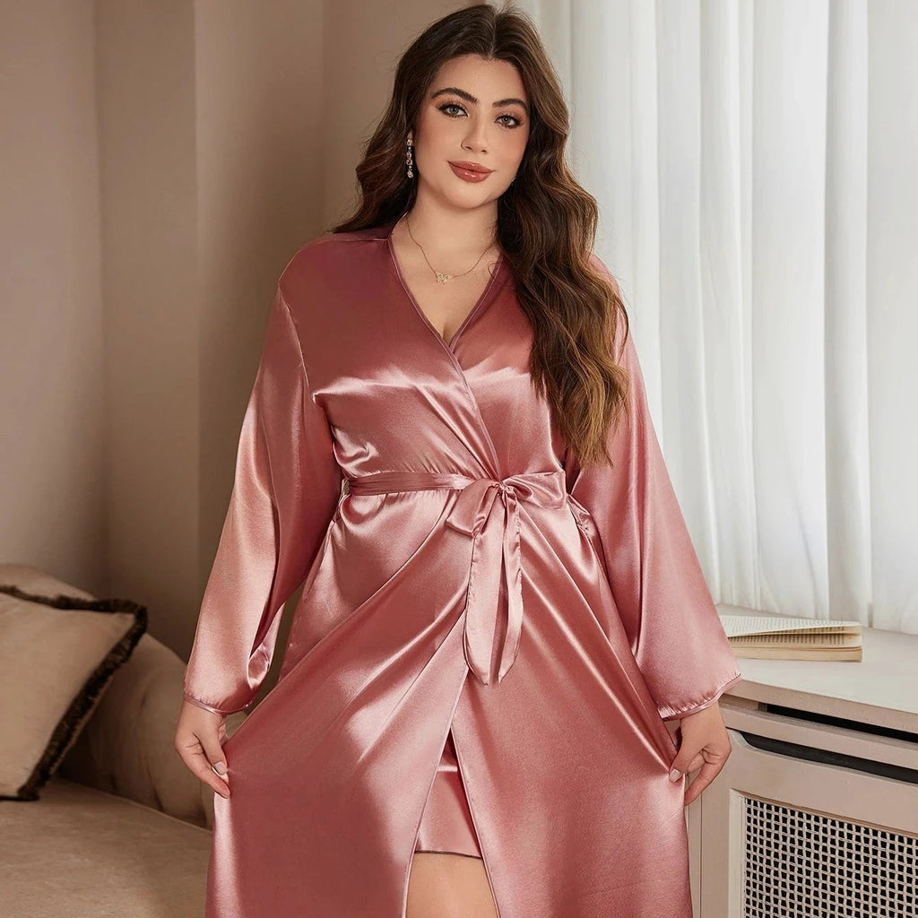 Les Secrets de Léa – Chemise de Nuit Satinée Grande Taille Rose – Chôchô - LSDLBoutique