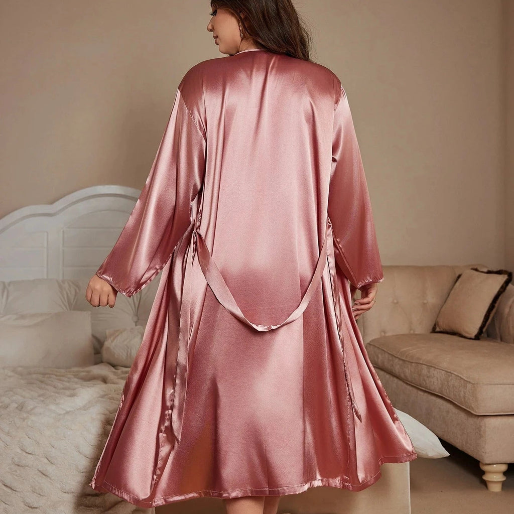 Les Secrets de Léa – Chemise de Nuit Satinée Grande Taille Rose – Chôchô - LSDLBoutique