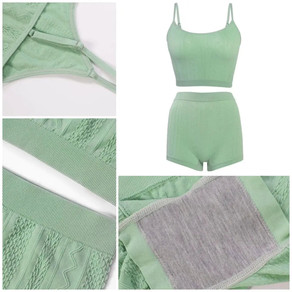 Ensemble lingerie vert menthe: haut bralette à bretelles fines et short taille haute, texture jacquard