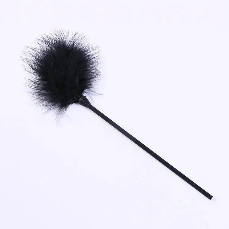 Chatouille en plumes noir avec manche fin – accessoire sensoriel LSDLBoutique