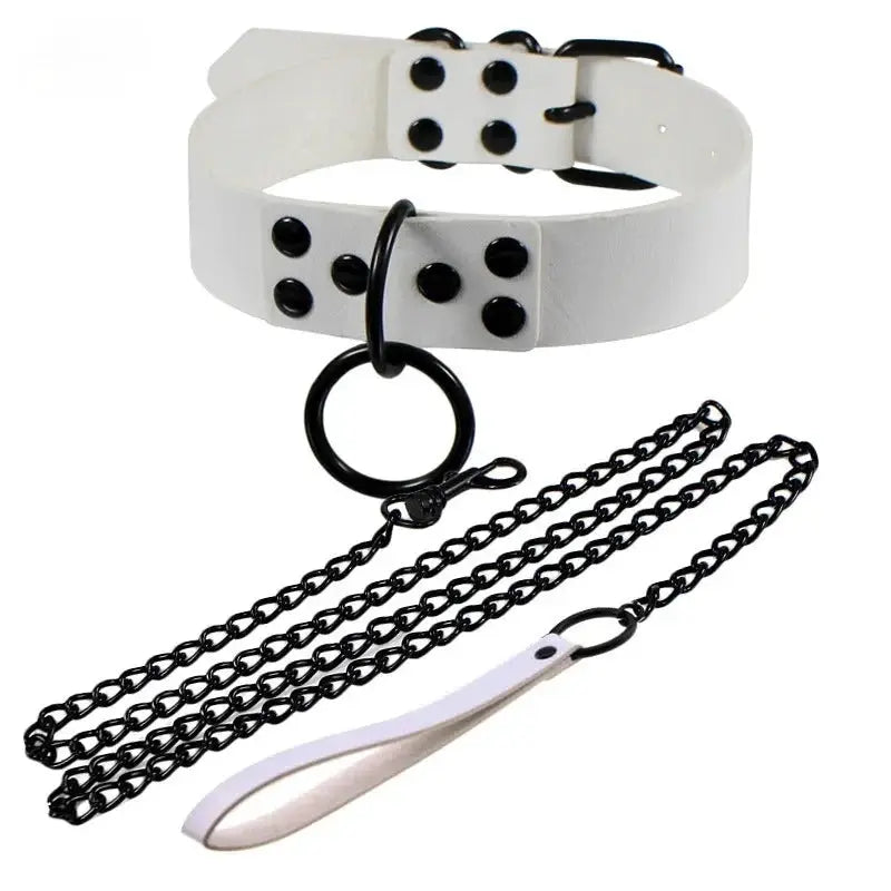 Collier de laisse en cuir synthétique blanc avec rivets noirs et anneau métallique, chaîne noire BDSM
