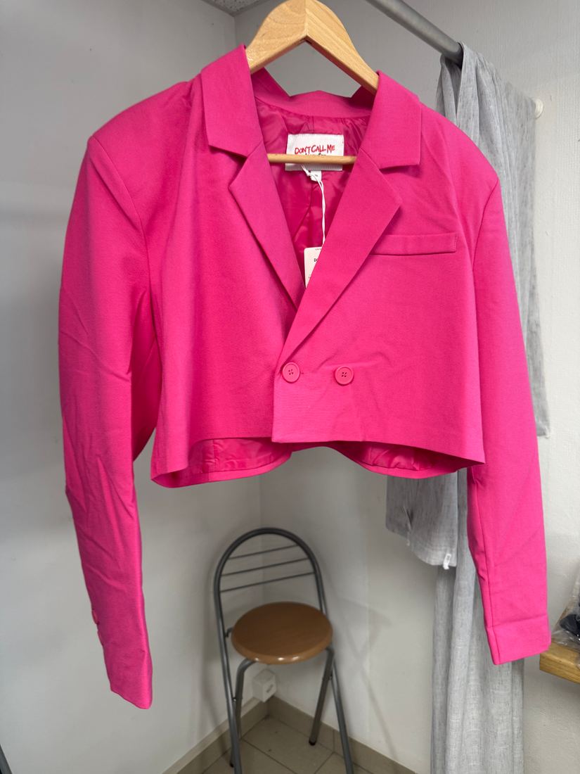 Blazer crop rose fuchsia col tailleur double boutonnage Don't Call Me