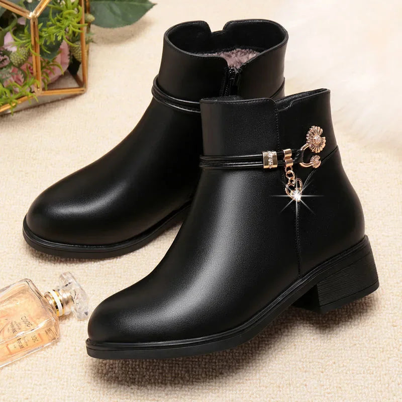 Bottines simili cuir à breloque, talon carré – Noir – vue 2