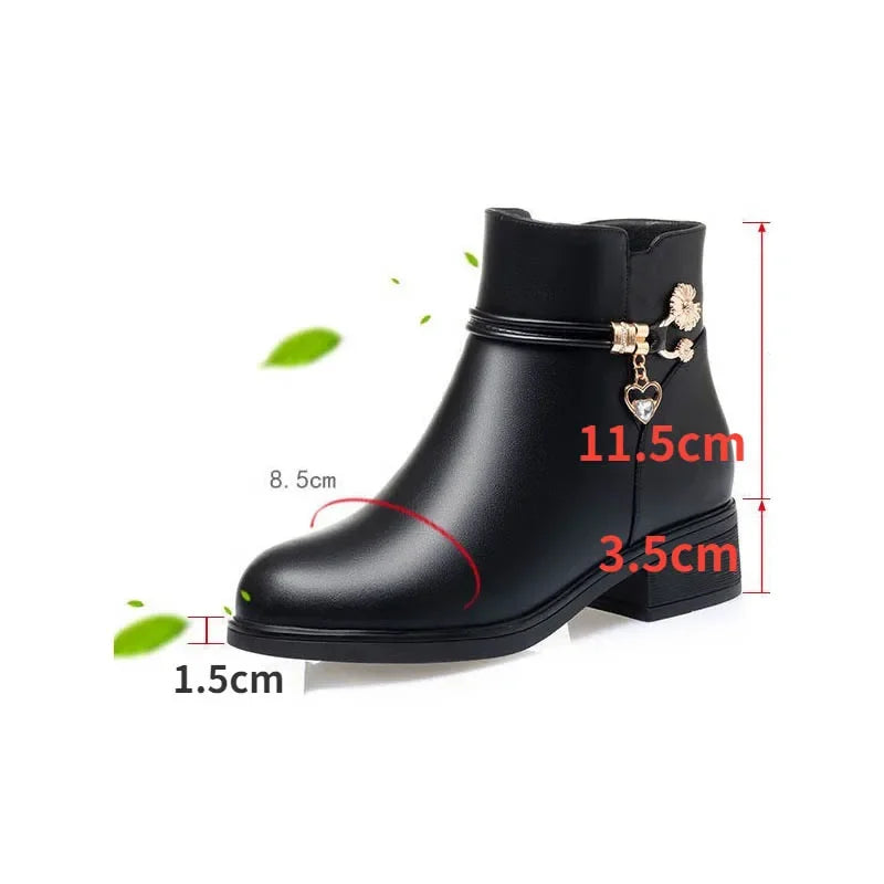Bottines simili cuir à breloque, talon carré – Noir – vue 5