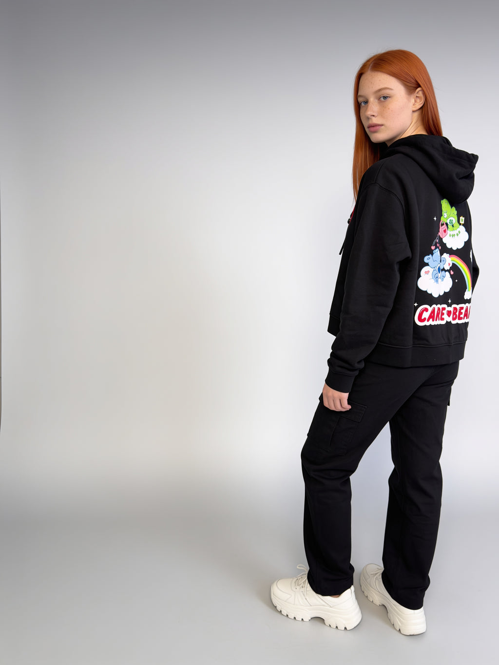 Sweat à capuche Care Bears noir porté de dos