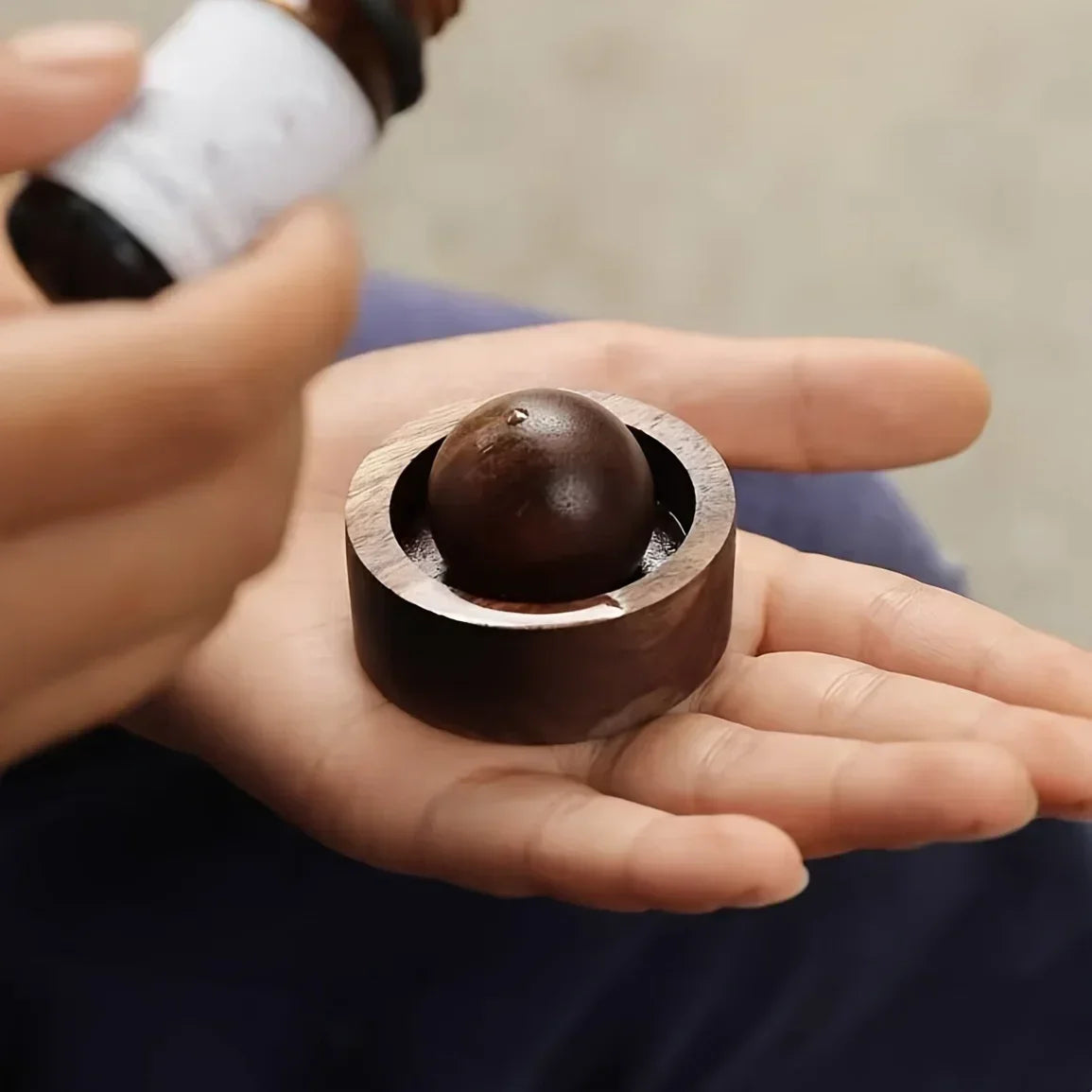Diffuseur d'huiles essentielles en bois – Boule et socle – vue 5 | Les Secrets de Léa