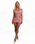 Ensemble dentelle rose lacé, jupette et jarretières – Saskia – porté