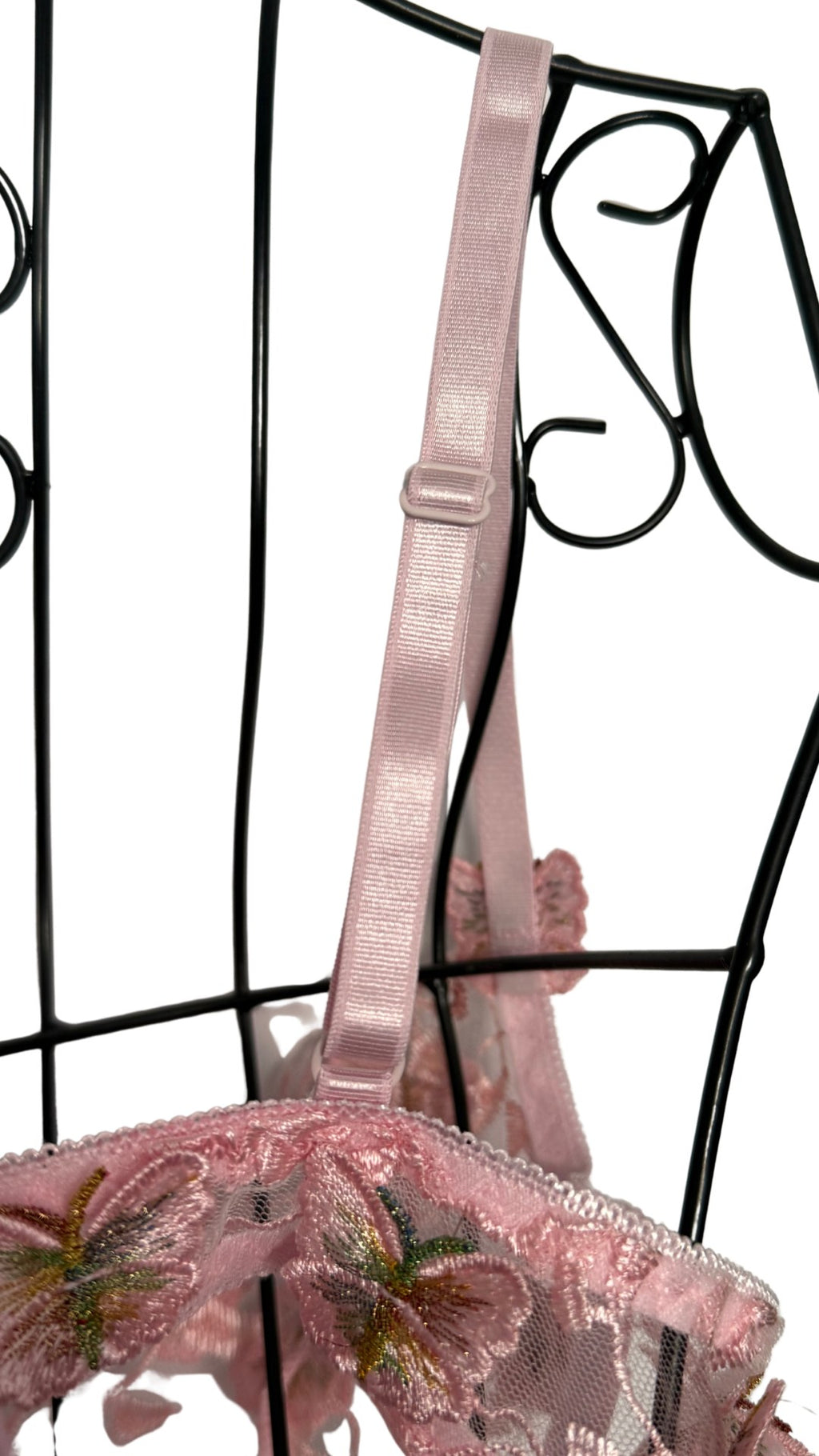 Bretelle réglable en satin rose du soutien-gorge Louane