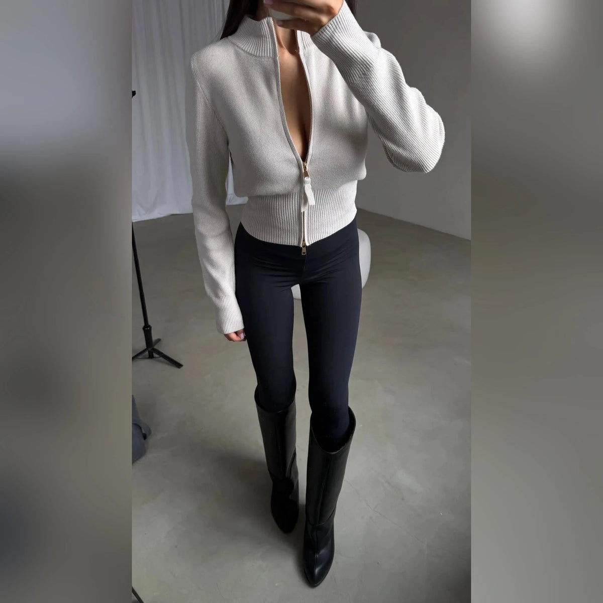 Gilet court en maille zippé – Col montant, 6 coloris – vue 8 | Les Secrets de Léa