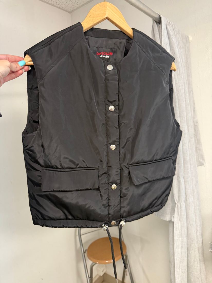 Gilet sans manches matelassé noir cropped Jennyfer neuf avec étiquette