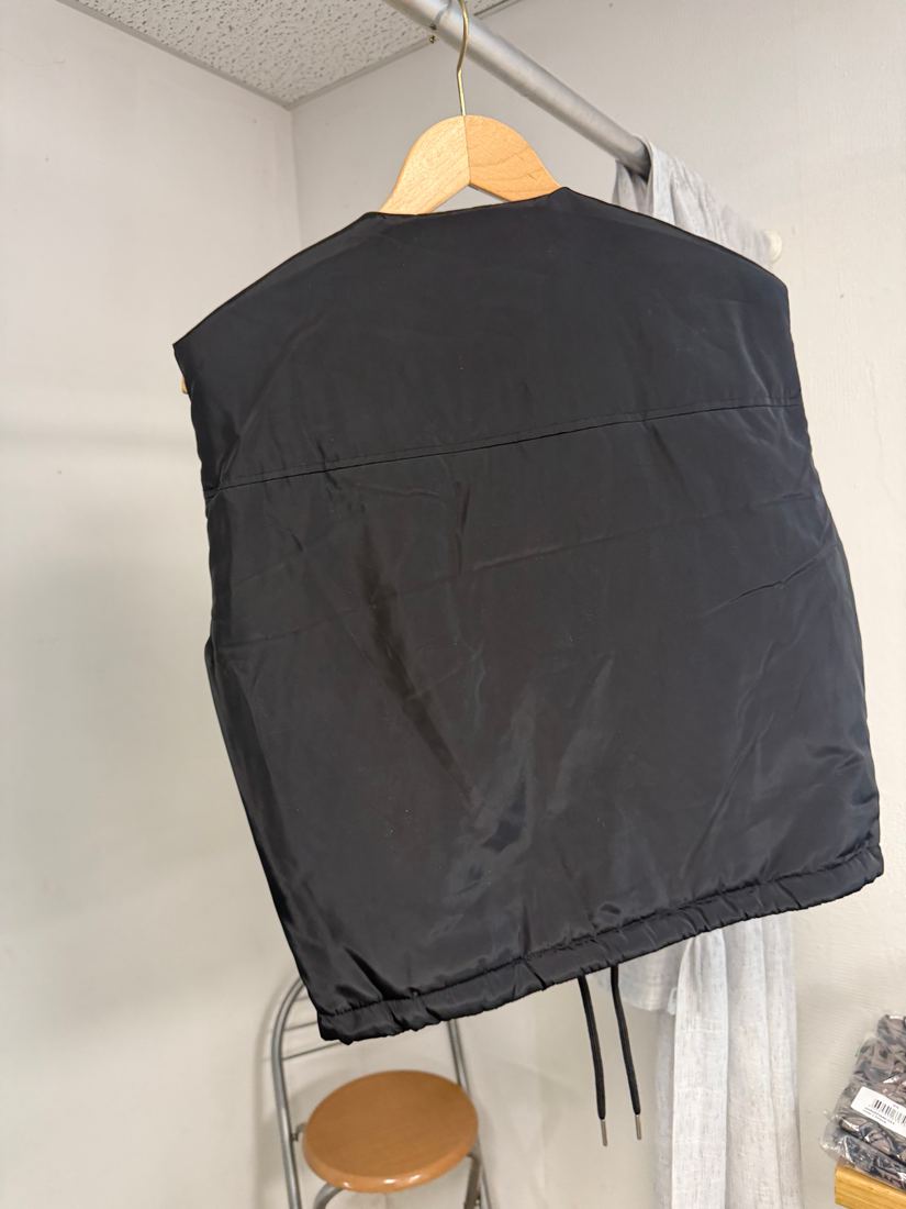 Gilet sans manches matelassé noir cropped Jennyfer neuf avec étiquette