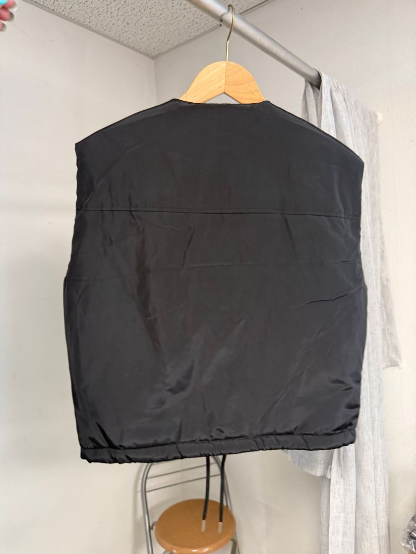 Gilet sans manches matelassé noir cropped Jennyfer neuf avec étiquette