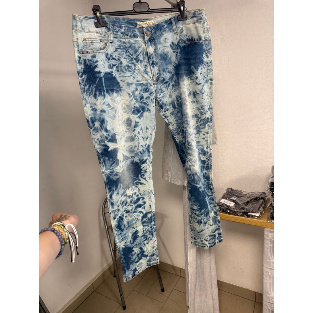Jean droit tie and dye – Effet nuage bleu et blanc – vue 2