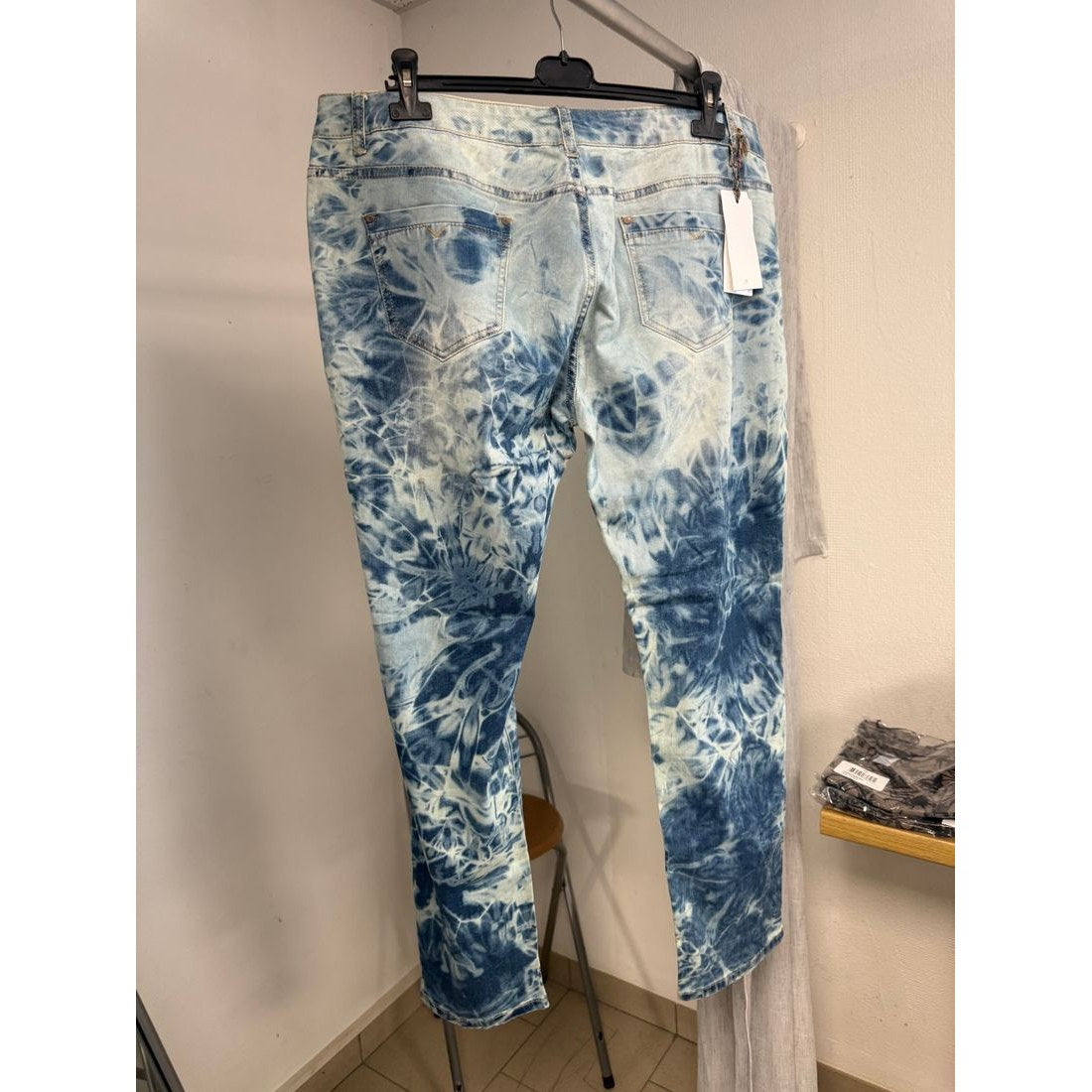 Jean droit tie and dye – Effet nuage bleu et blanc – vue 3