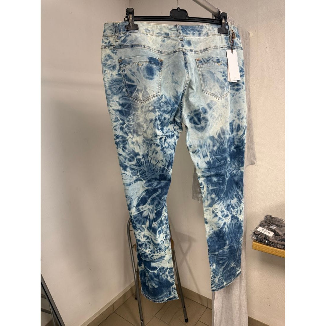 Jean droit tie and dye – Effet nuage bleu et blanc – vue 5