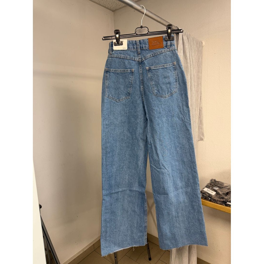 Jean large déchiré taille haute – Bleu délavé clair – vue 5