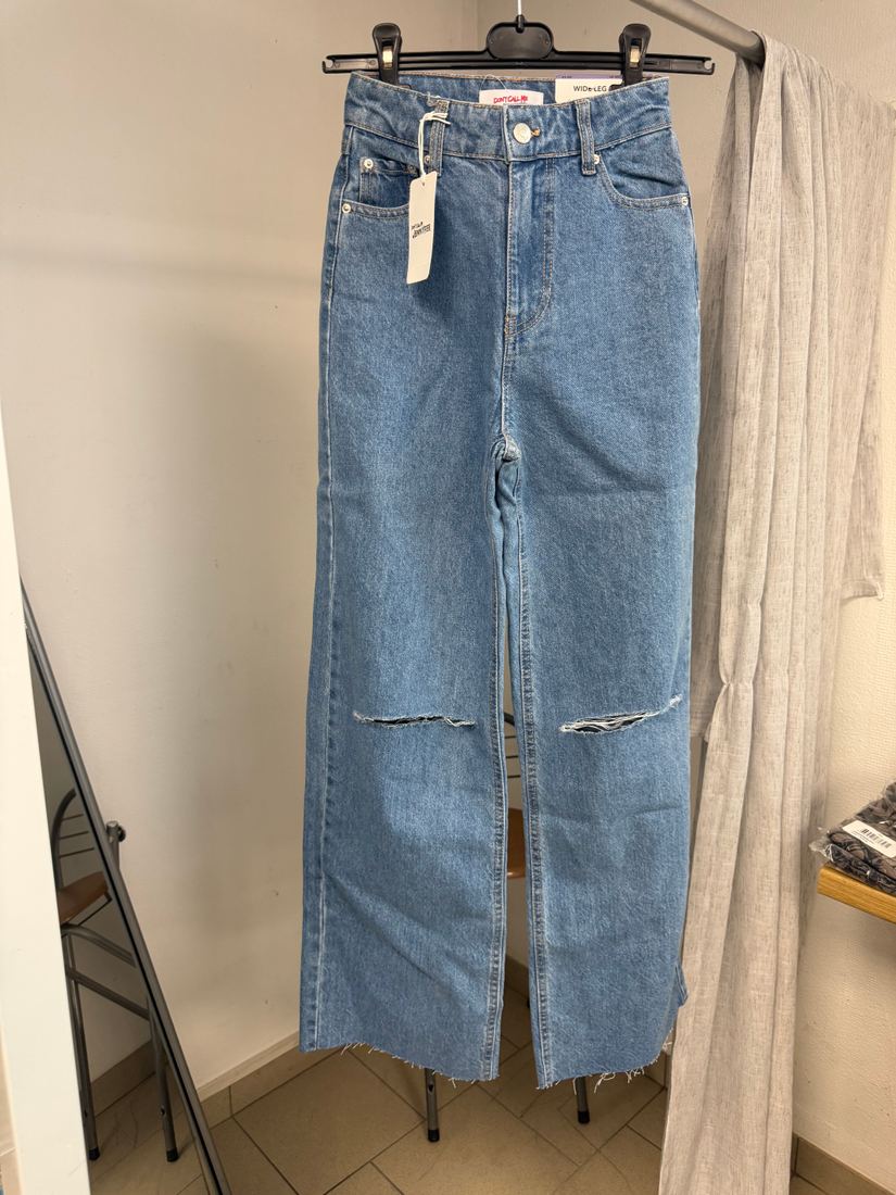 Jean large taille haute bleu jean déchiré aux genoux, neuf avec étiquette