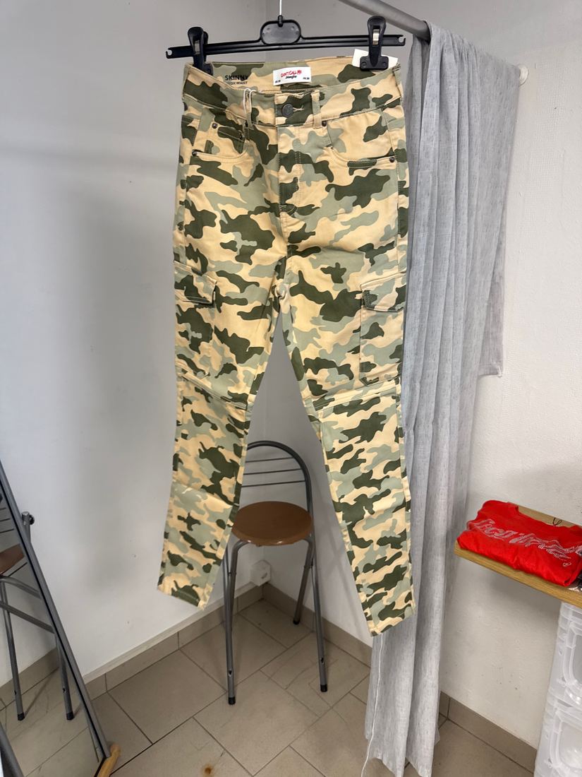 Jean skinny taille haute camouflage avec poches cargo Jennyfer