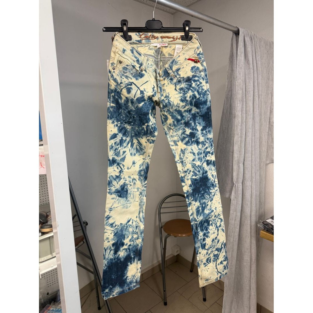 Jean slim tie and dye bleu et écru – Taille basse – vue 3