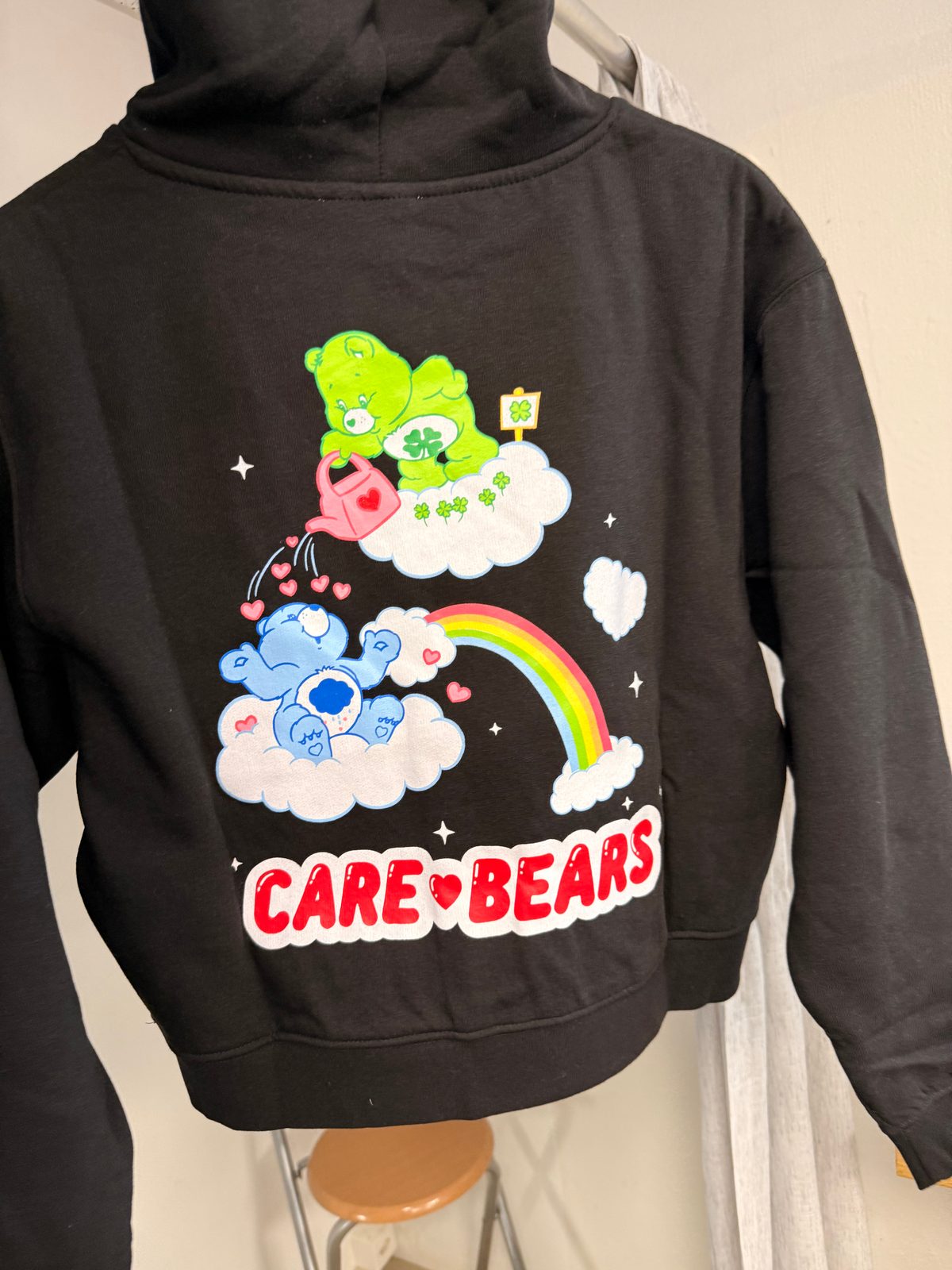 Sweat à capuche Care Bears noir avec cœur rouge imprimé