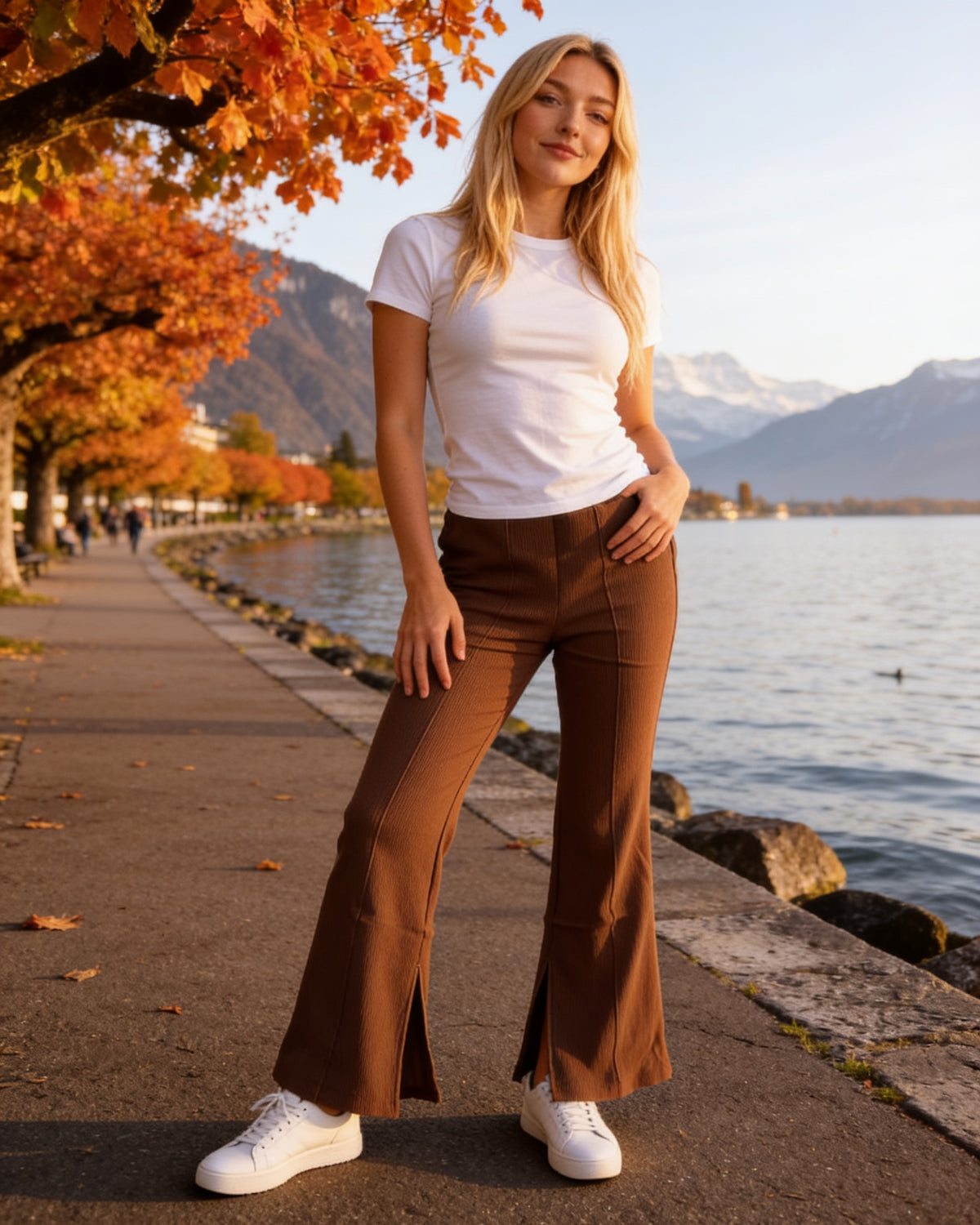 Pantalon flare côtelé marron clair taille haute Jennyfer, portée en situation