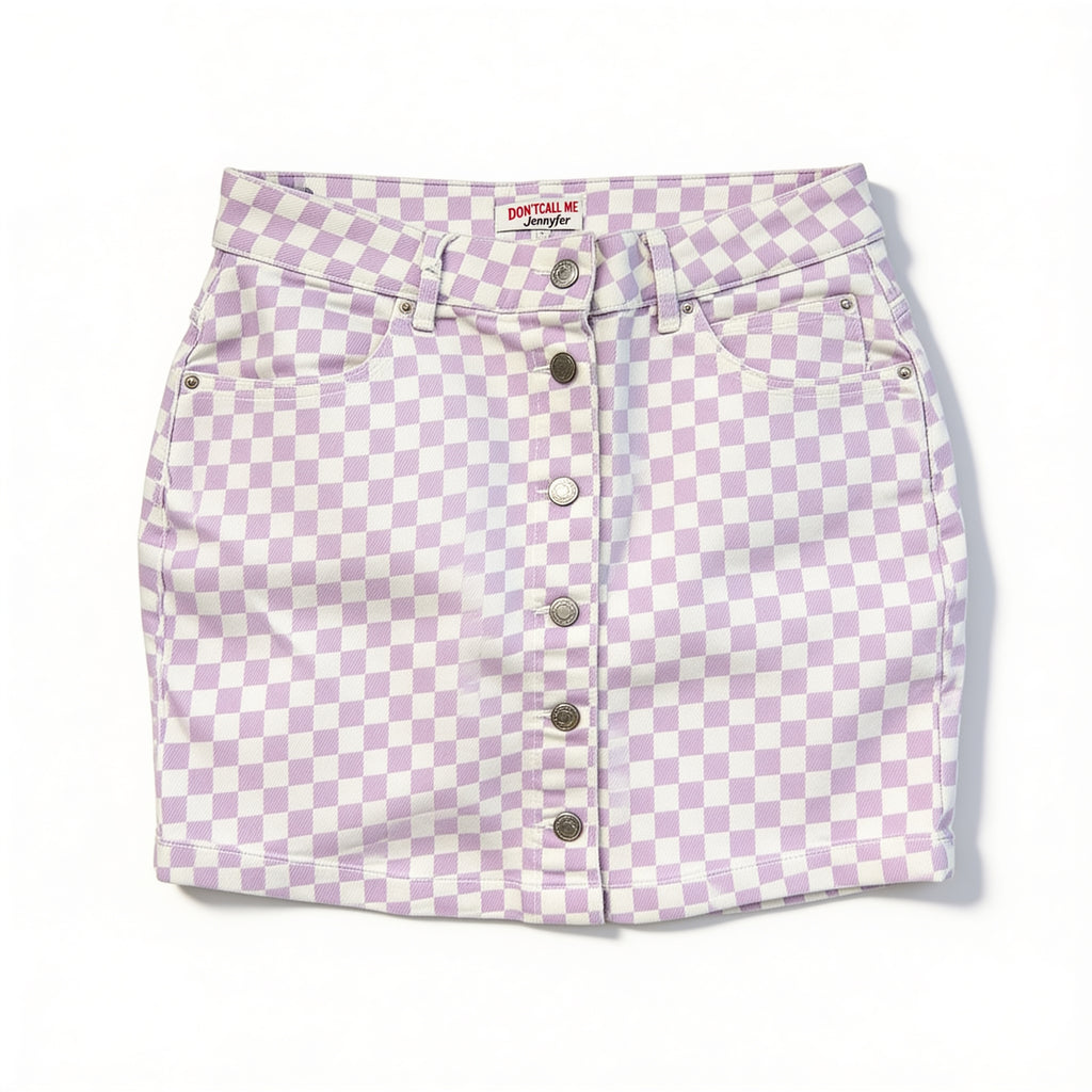 Jupe en jean damier violet parme – boutonnée Jennyfer, présenté à plat sur fond blanc