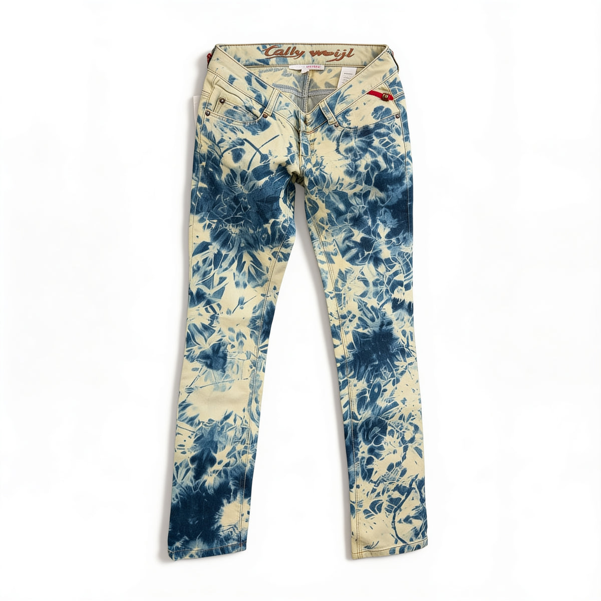 Jean slim tie and dye bleu et écru – taille basse, présenté à plat sur fond blanc