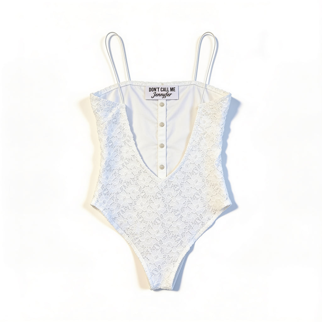 Body dentelle blanc – dos nu échancré Jennyfer, présenté à plat sur fond blanc