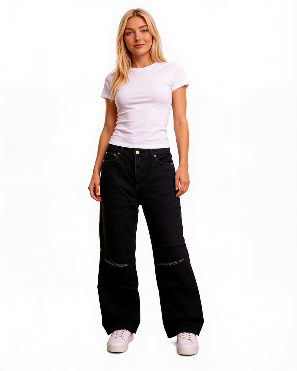 Jean large taille haute noir effet usé aux genoux Jennyfer, portée, fond blanc