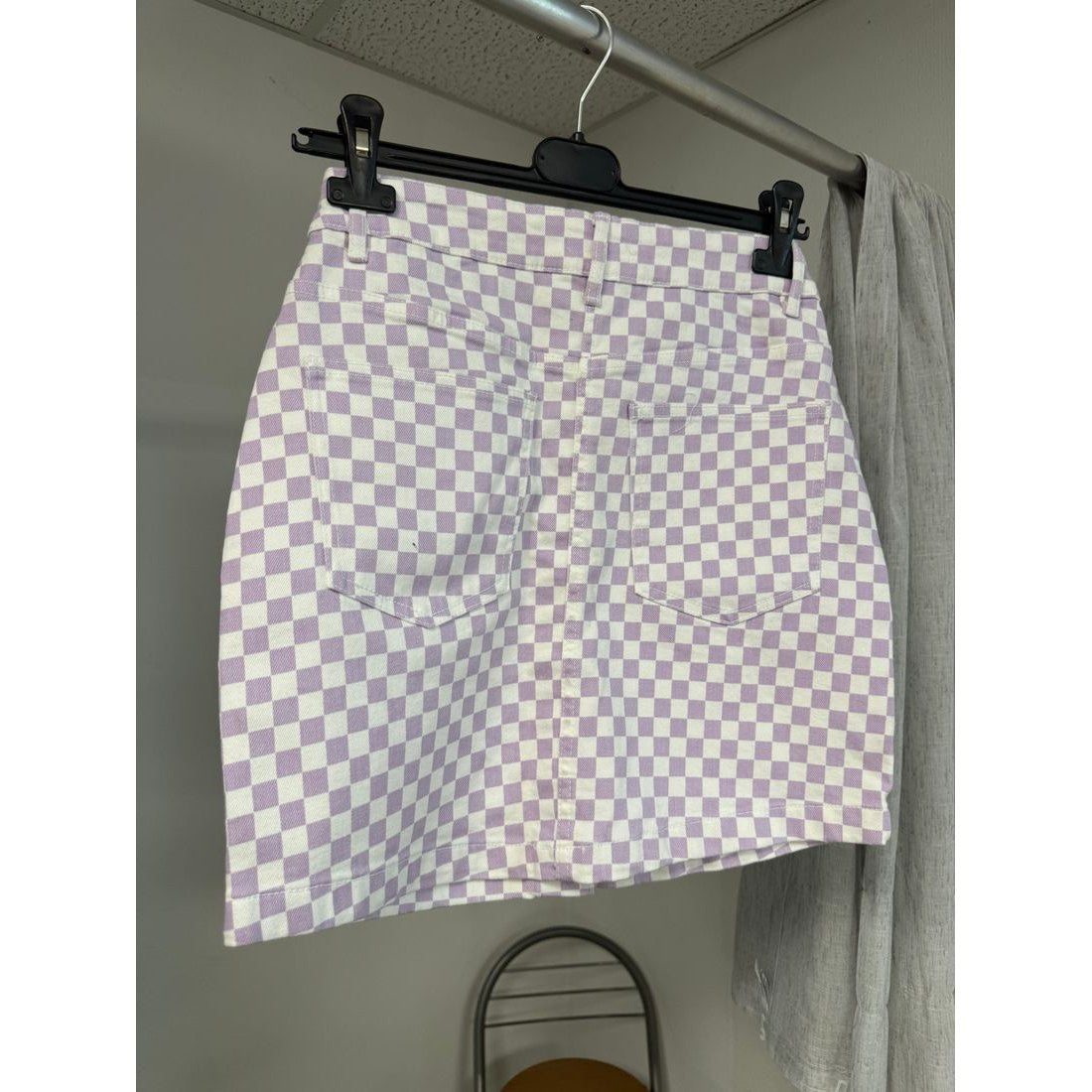 Jupe en jean à damier lilas et blanc – Boutonnée – vue 3