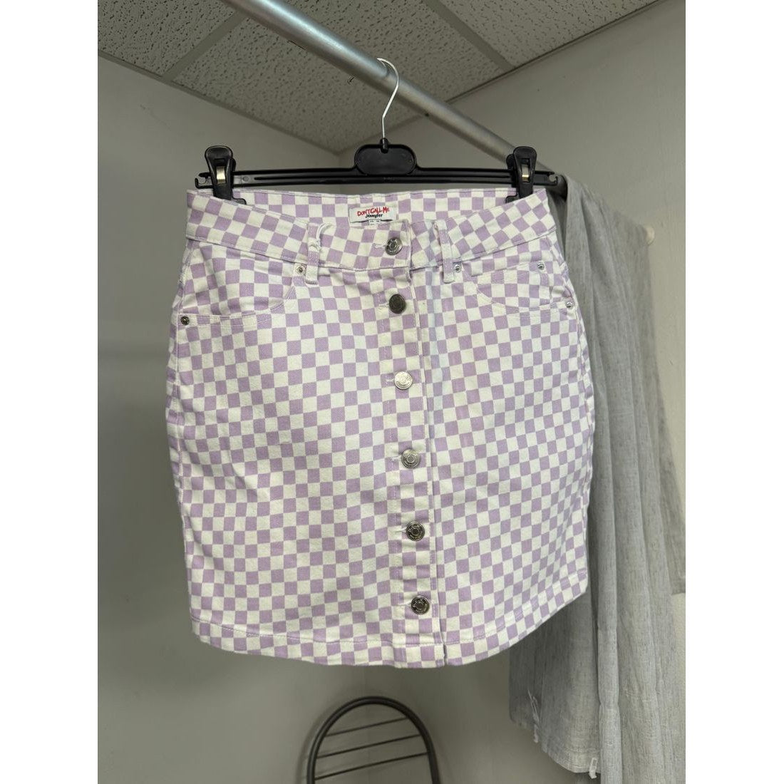 Jupe en jean à damier lilas et blanc – Boutonnée – vue 4