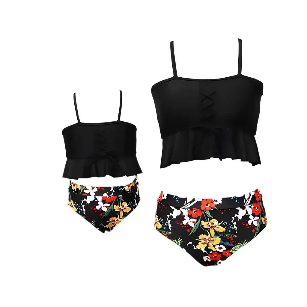 Maillot de bain deux pièces bustier floral Calypso – haut noir à bretelles et volants, bas imprimé fleurs