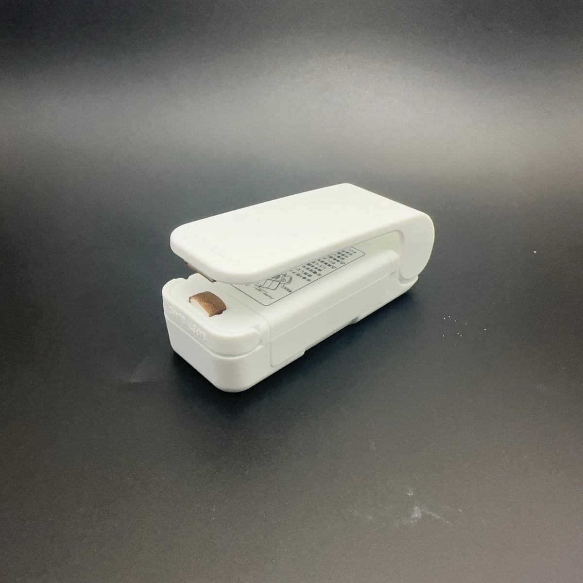 Mini soudeuse de sachets portable à piles – vue 4 | Les Secrets de Léa
