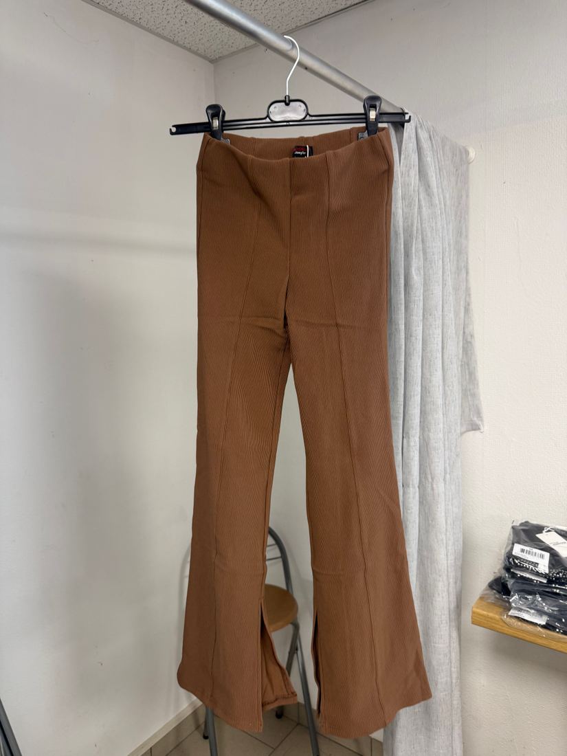 Pantalon flare côtelé taille haute marron clair Jennyfer