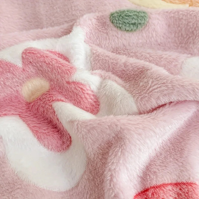 Plaid en flanelle gaufrée fraises et fleurs – 5 tailles – vue 3 | Les Secrets de Léa