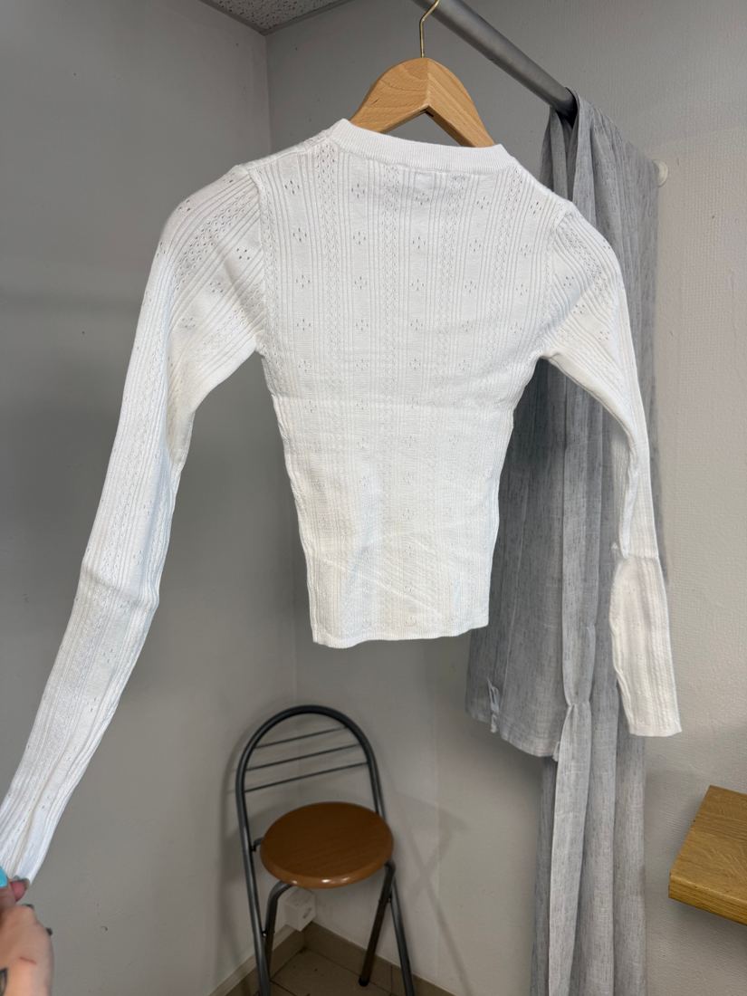 Pull côtelé ajouré écru à manches longues, coupe ajustée courte